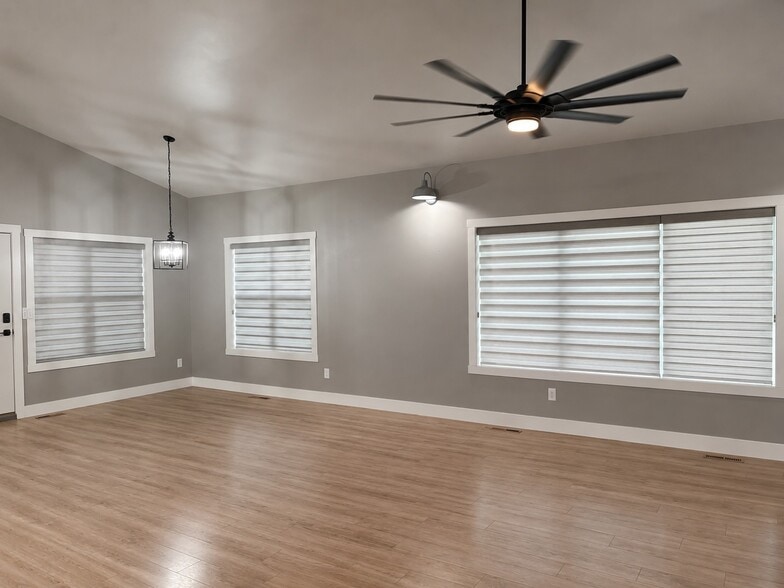 Building Photo - 1625 W Burton Dr
