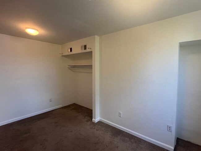 Building Photo - Spacious Updated 4BED/3BATH In Southside -...