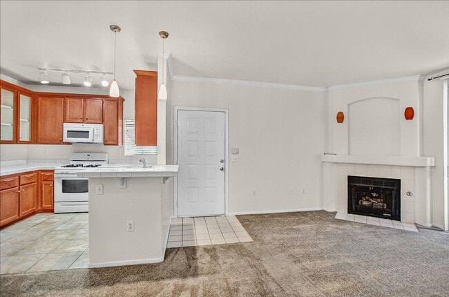 Building Photo - Pacific Legends 2 Bed Condo Near Pool