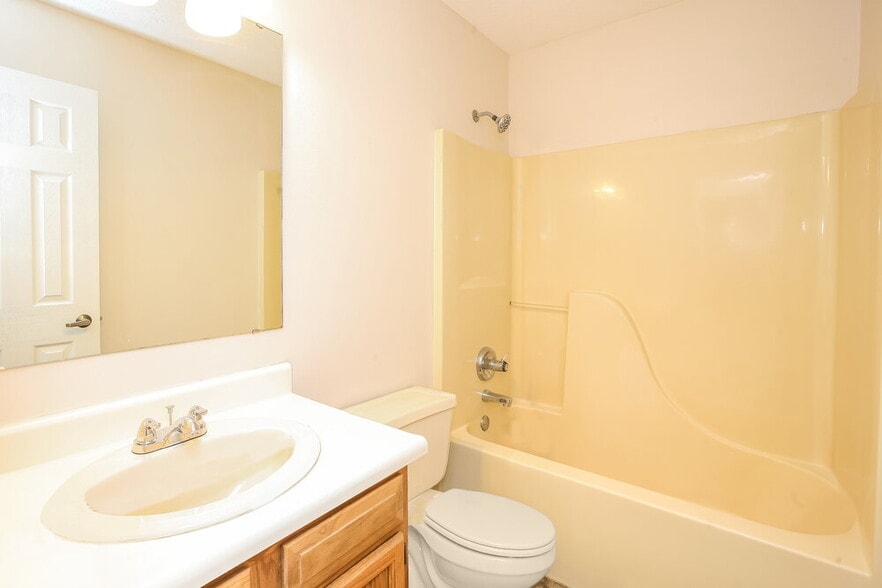 Building Photo - 7825 Jaclyn Dr