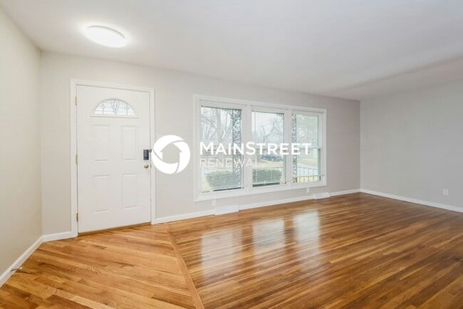 Building Photo - 3 Bedroom Pet-Friendly Home in ST CHARLES,...