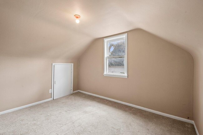 Building Photo - 2016 Reynolds St