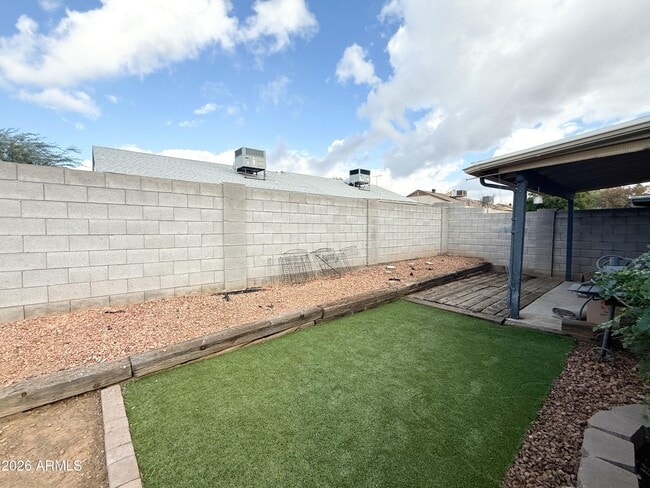 Building Photo - 1902 E Sandra Terrace