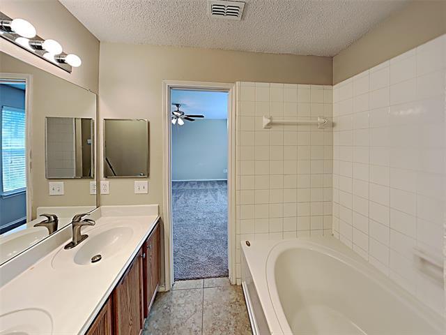 Building Photo - 2429 Graystone Dr