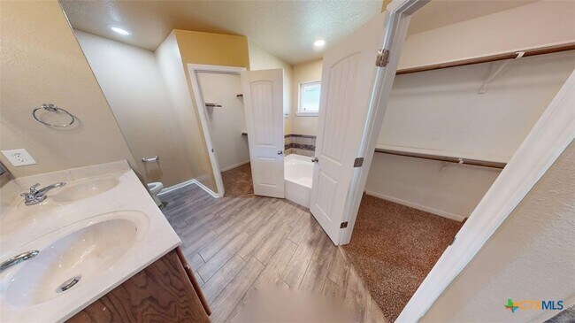 Building Photo - 307 Dober St