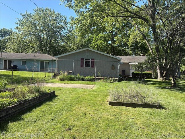 Building Photo - 6284 Woodsdale Dr
