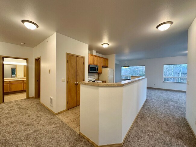 Building Photo - Spacious Condo near WCC - 500 Darby Dr. #315