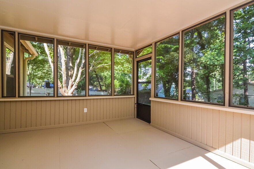 Building Photo - 3747 Willow Wood Way NW