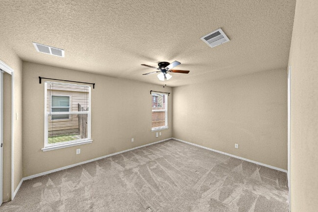 Building Photo - 1 Month Free Rent with an 18 Month Lease!!!