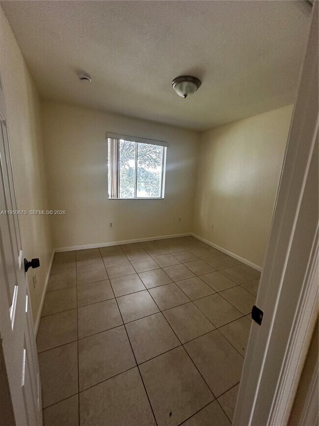 Building Photo - 1440 SE 24th Ct