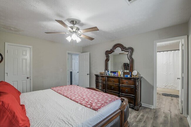 Building Photo - 356 Meadow Trace Dr