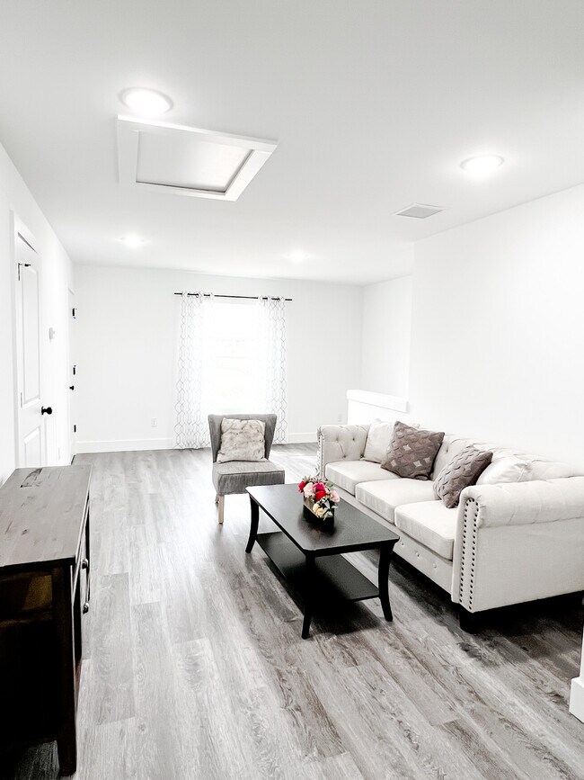 Building Photo - 126 Parris Bridge Rd