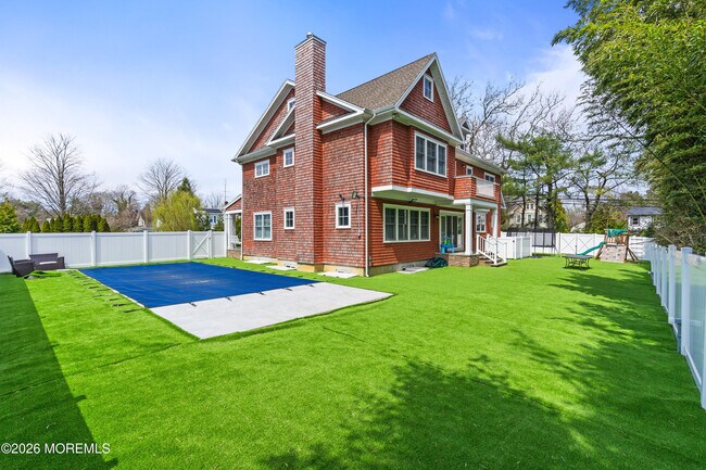 Building Photo - 558 Cedar Ave