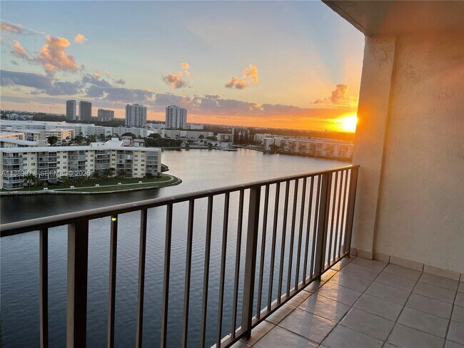 Building Photo - 18151 NE 31st Ct