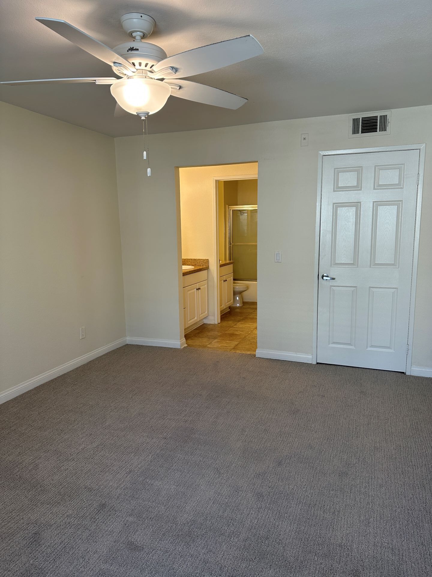 Master Bedroom - 5540 Owensmouth Ave