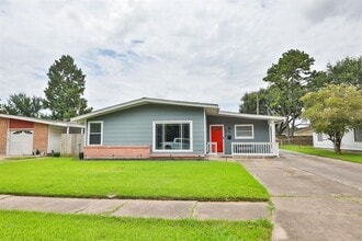 Building Photo - 3218 Cedarcrest Dr