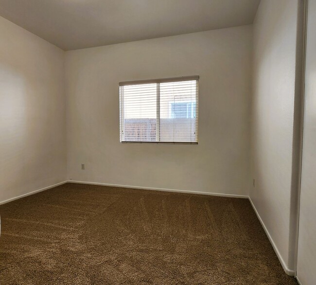 Building Photo - $1,000 OFF 1ST MONTH RENT$ 4Bd, 2Ba  Murri...