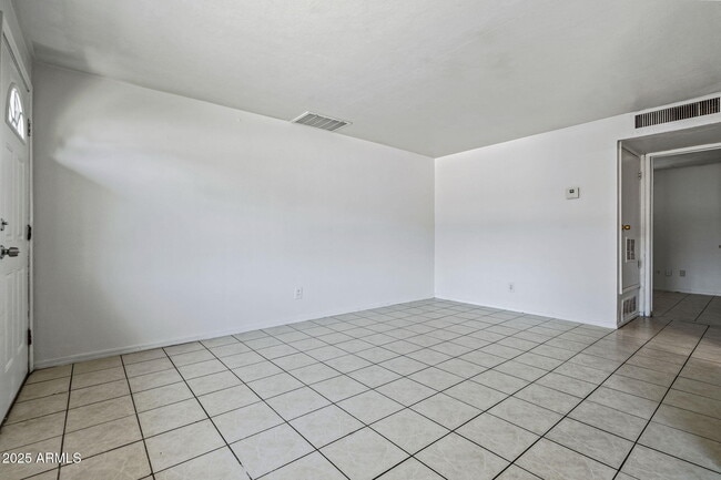 Building Photo - 555 S Bellview