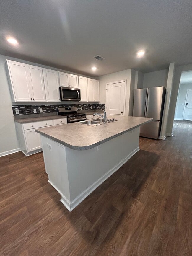 Building Photo - *Move in Special*  Spacious 3BR/2BA home in the Carnes area!