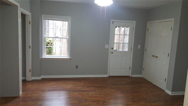 Building Photo - 3885 Waterford Dr