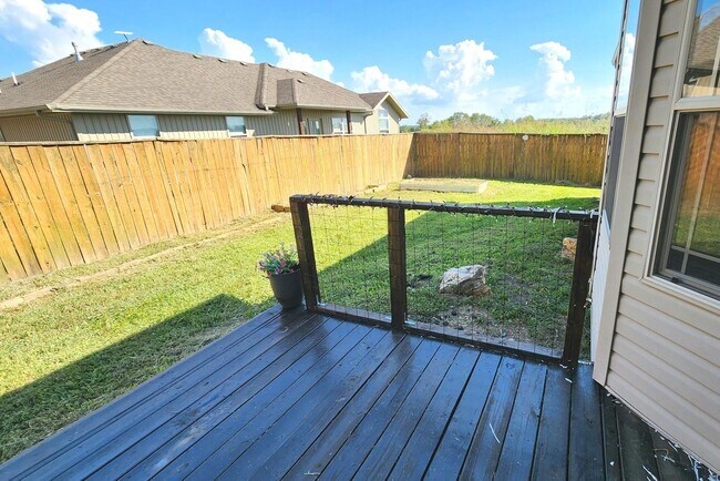 Building Photo - -NIXA- 5 bed 3 bath Home | TWO Large Maste...
