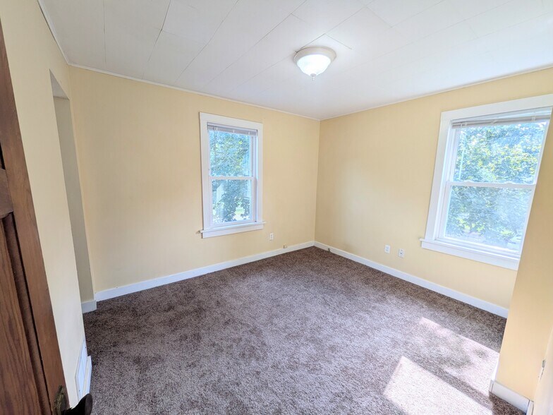 Bedroom 2 - 118 Harding Ave