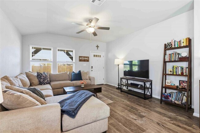 Building Photo - 805 Russet Rock Dr