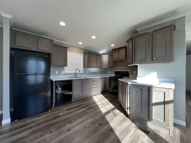 Primary Photo - 273 Jordanshire Cir