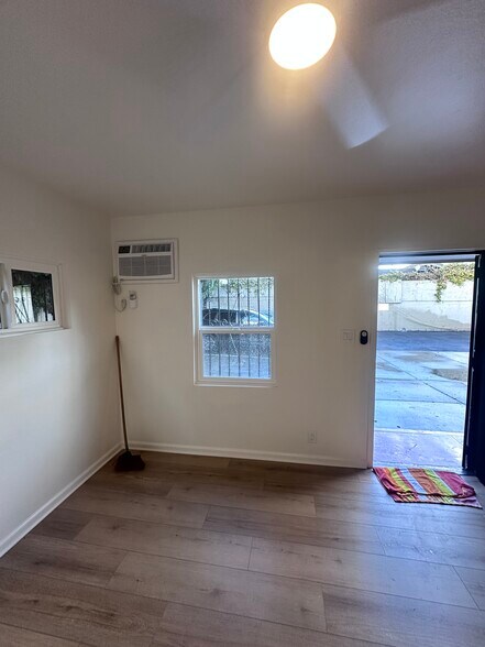 Building Photo - 5123 Marathon St