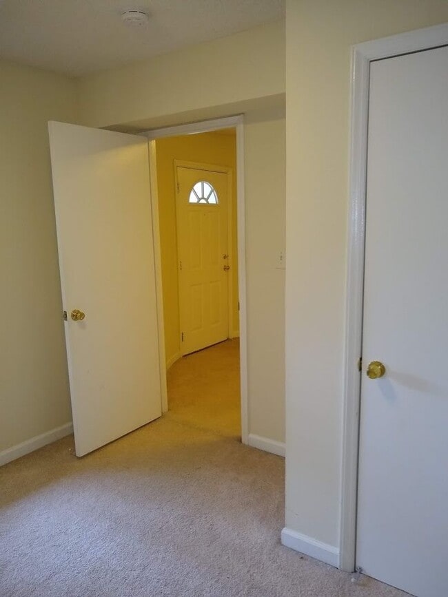 Building Photo - Chapel Hill/South Merritt Mill Road Apartment