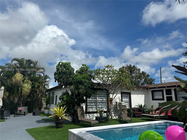 Building Photo - 4531 SW 42nd Terrace