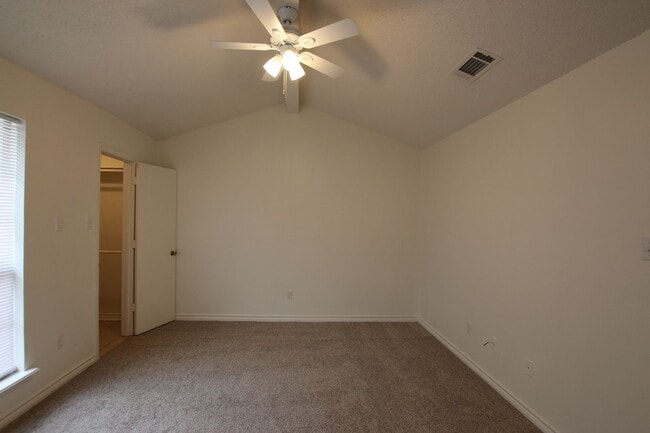 Building Photo - Available Now! 2 Bedroom 2 BathTownhome!