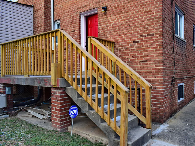 Building Photo - 106 Tuckerman St NW