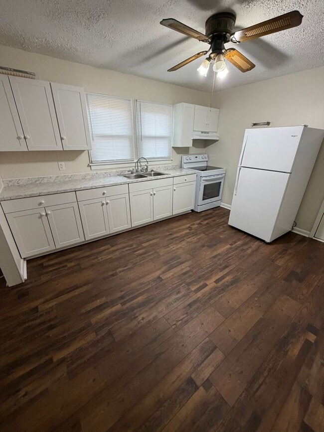 Building Photo - 1810 Laurel St