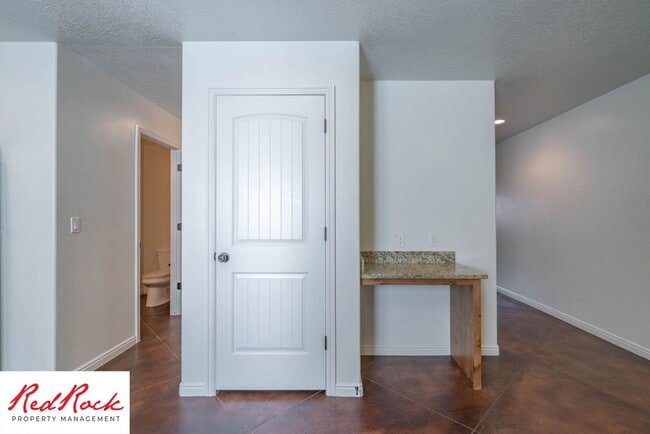 Building Photo - 2801 E 450 N