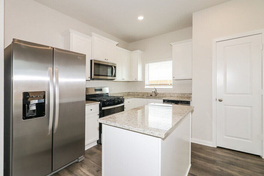 Building Photo - 428 Polly Grv Dr