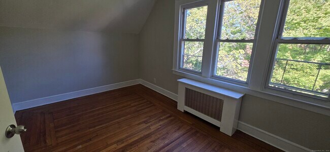 Building Photo - 312 Huntington St