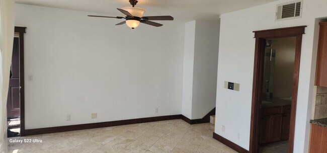 Building Photo - Spacious and freshly updated 2 bedroom, 2 ...