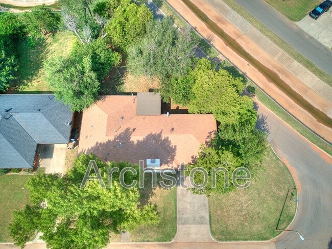 Building Photo - 9631 Stratford Dr