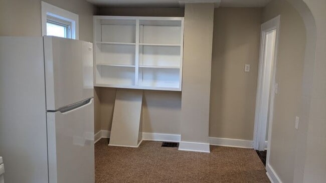 Building Photo - 2 Bed/1 Bath Home in Columbia w/Fence!