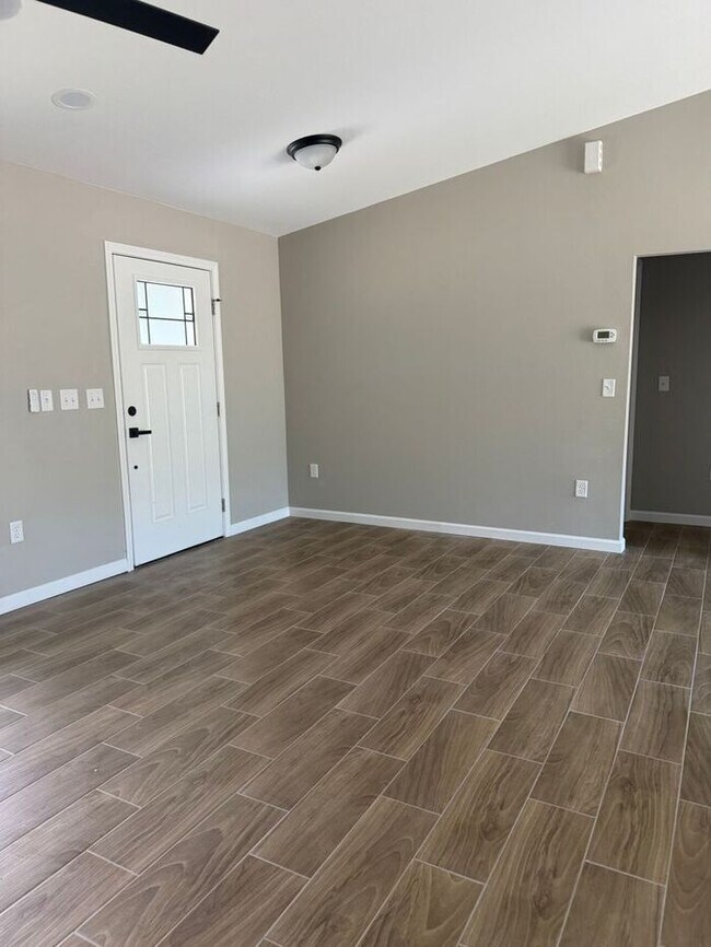 Building Photo - 277 Oak Ln Cir