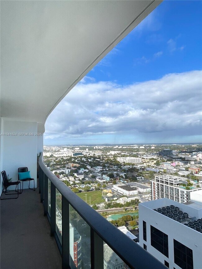 Building Photo - 1600 NE 1st Ave