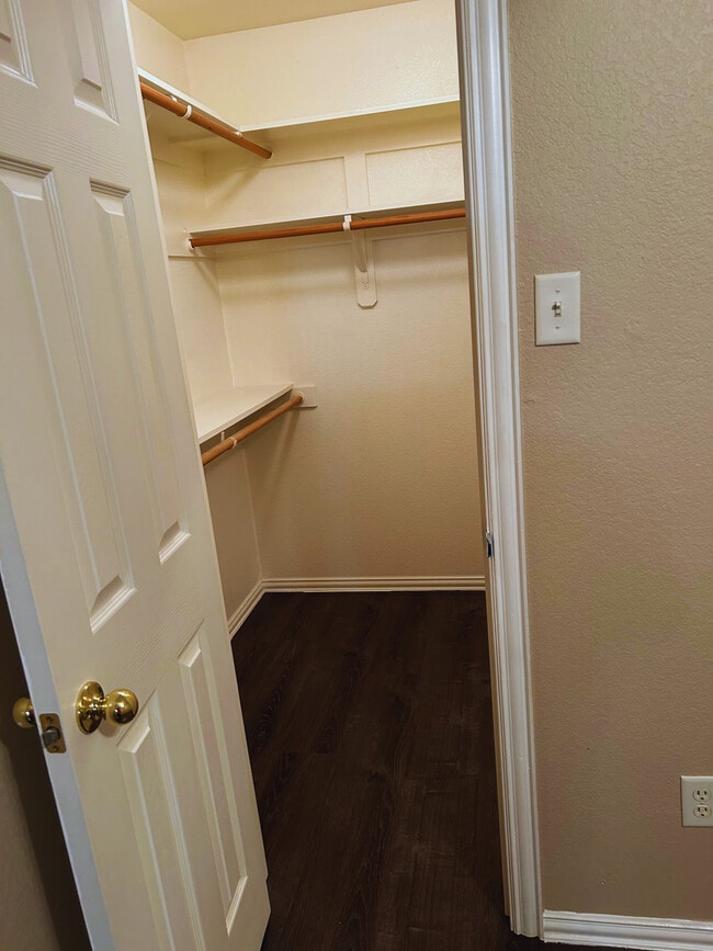Building Photo - 1008 Turkey Creek Ct