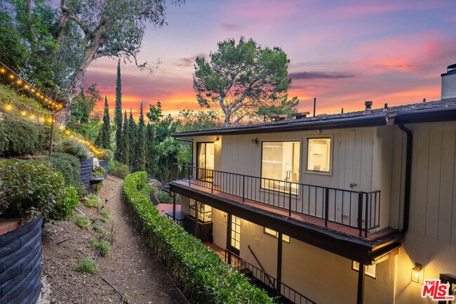 Building Photo - 9305 Beverlycrest Dr