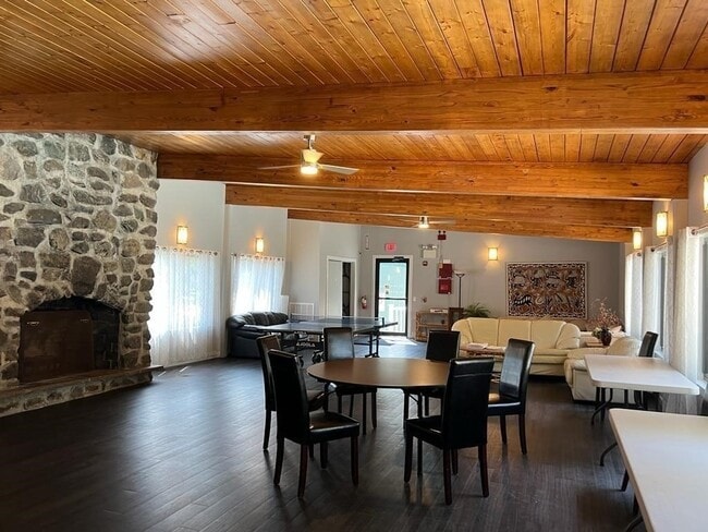 Building Photo - 20 Broadlawn Dr