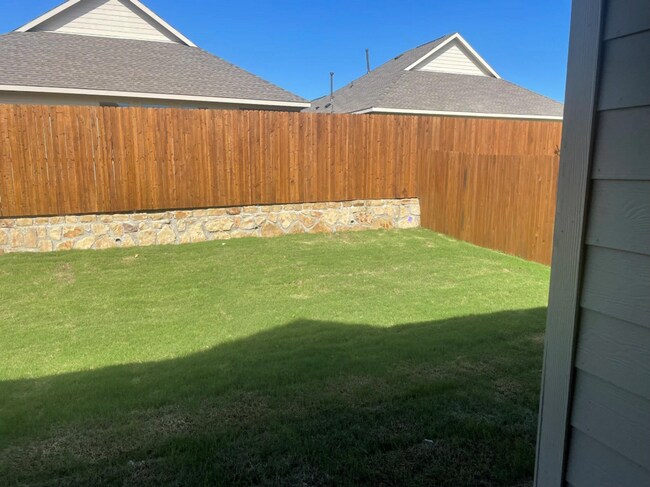 Building Photo - 1202 Sequoia-