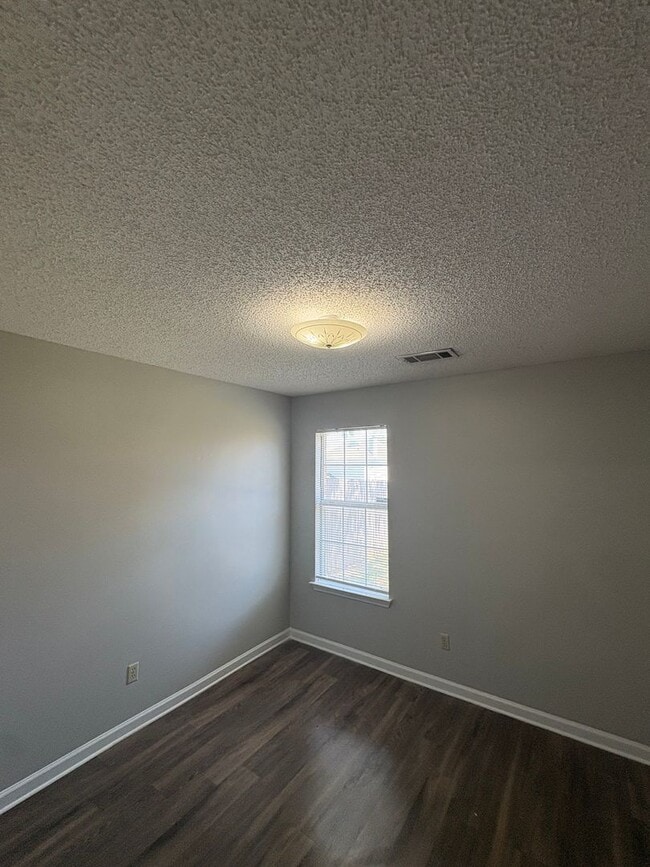 Building Photo - 5384 Farm Ridge Dr