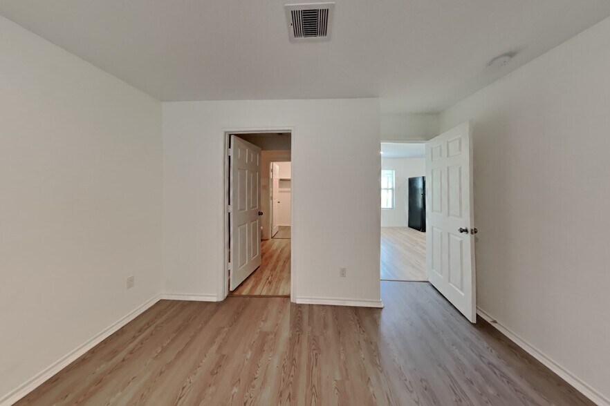 Building Photo - 11106 N Lake Mist Ln