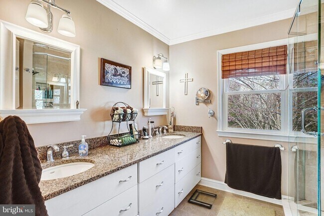 Building Photo - 6302 Shiplett Blvd