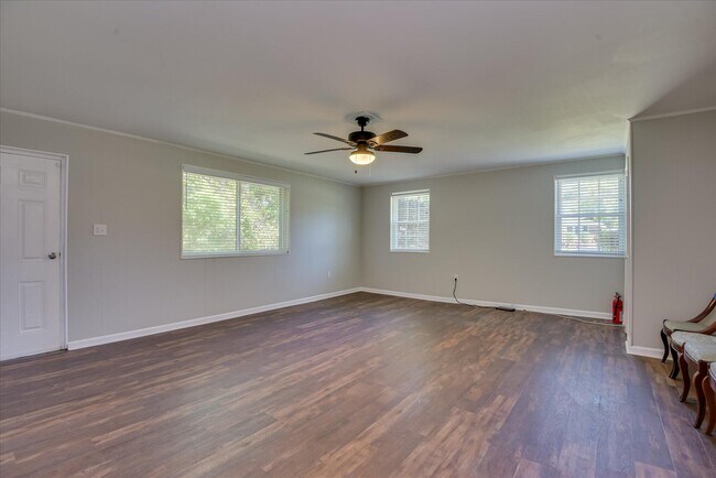Building Photo - 813 Hammond Dr